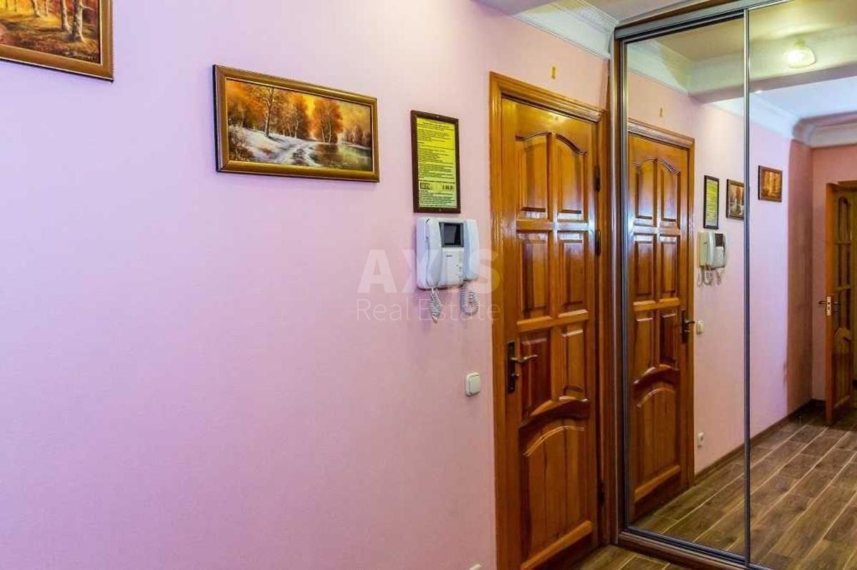 2k apartment vul. Oleksandra Arhypenka 42
