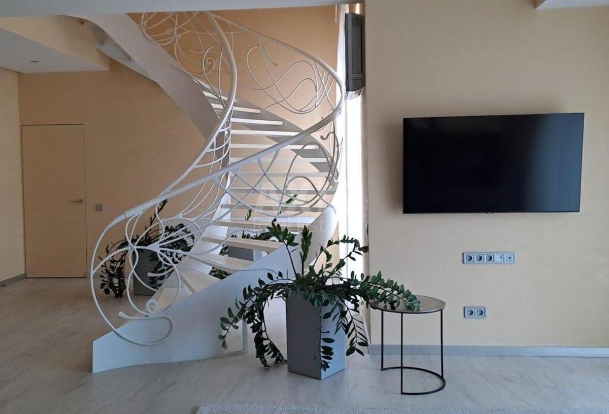 5k apartment vul. Dmytrivs'ka 450