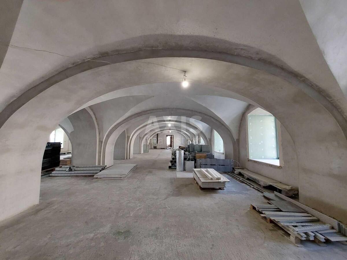 Office vul. Lavrs'ka 10/12, 420m23