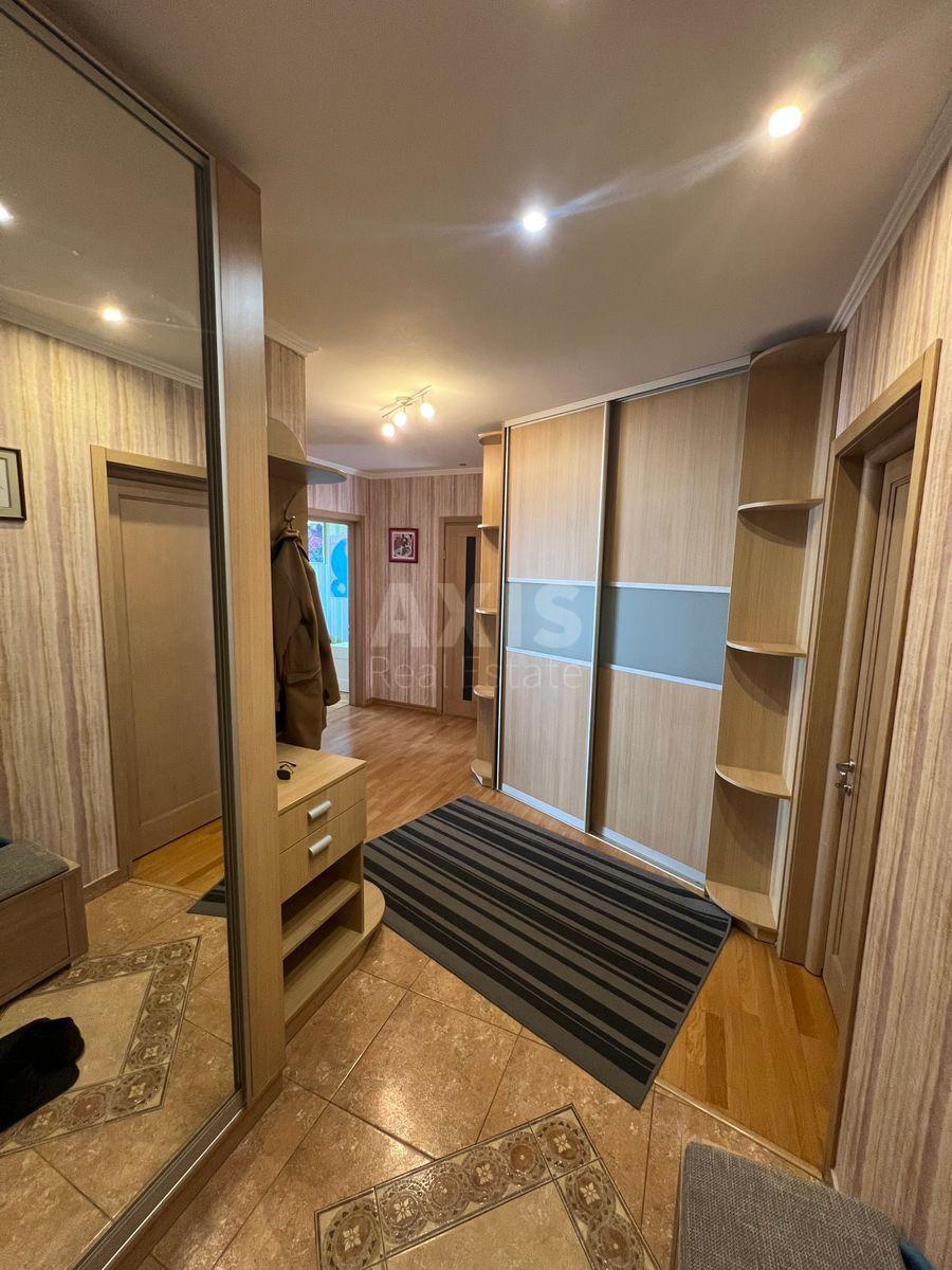 2k apartment vul. Yulia Zdanovska 60А1