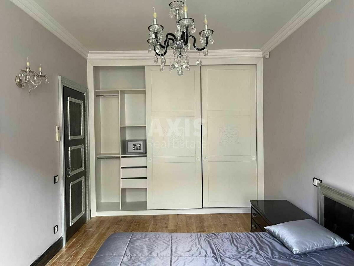 2k apartment vul. Sverstjuka Jevgena 1/35