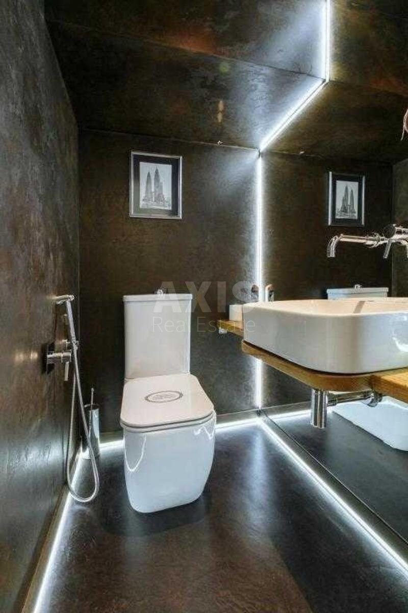 Office vul. Rustaveli Shota 30Б, 180m28