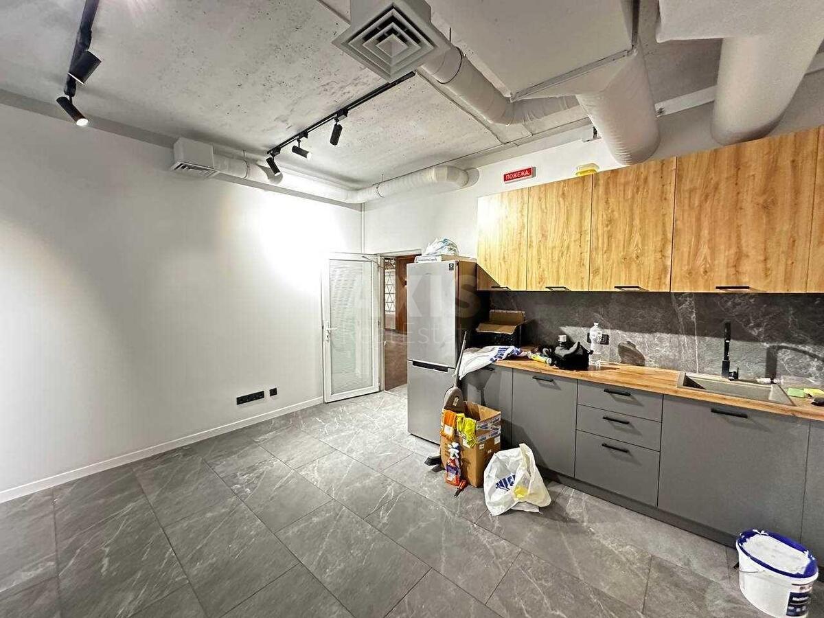 Office vul. Irynyns'ka 5, 600m211