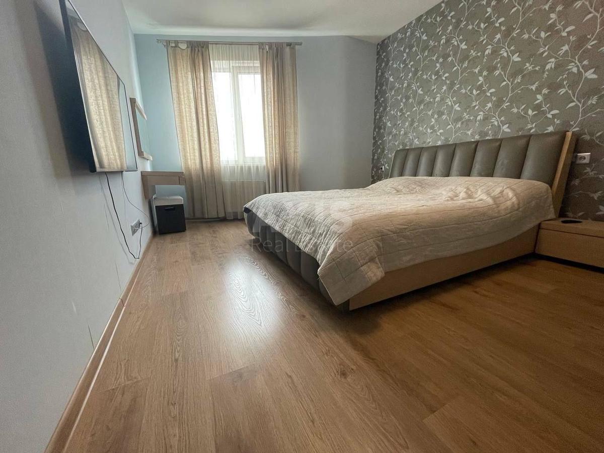 2k apartment nab. Dniprovs'ka 1
