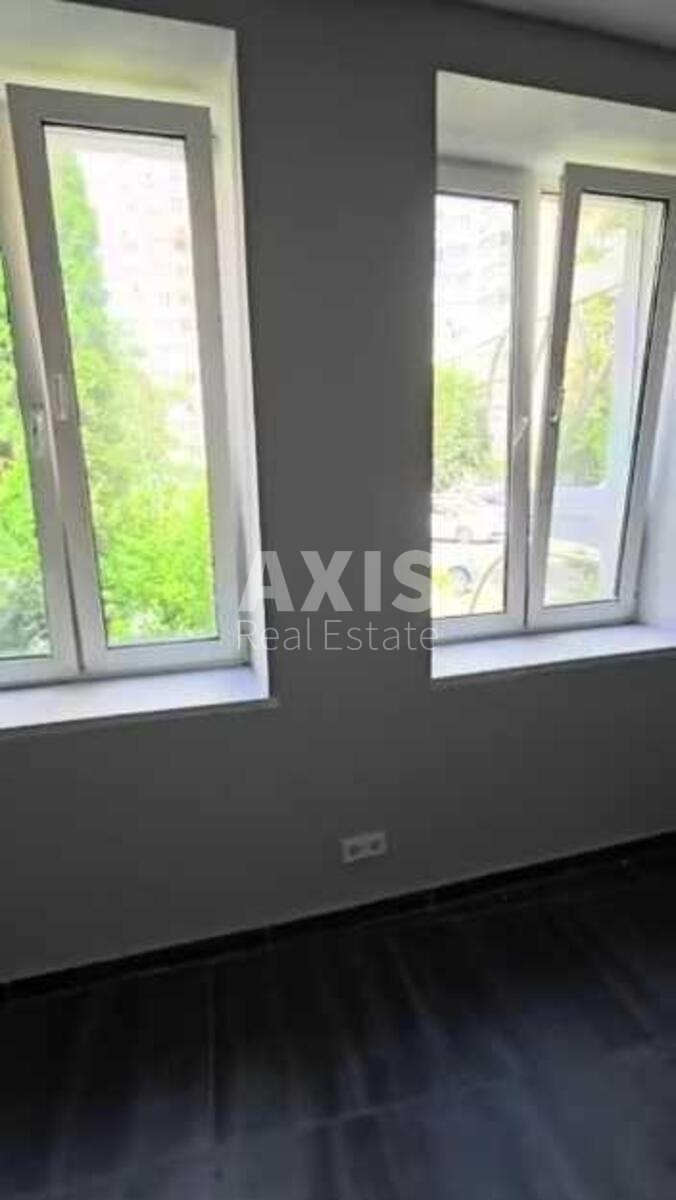 Trade object vul. Ahmatovoi' Anny 44А, 33m2620686