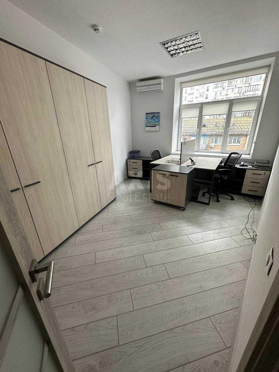 Office bul. Druzhby Narodiv 38, 101m2