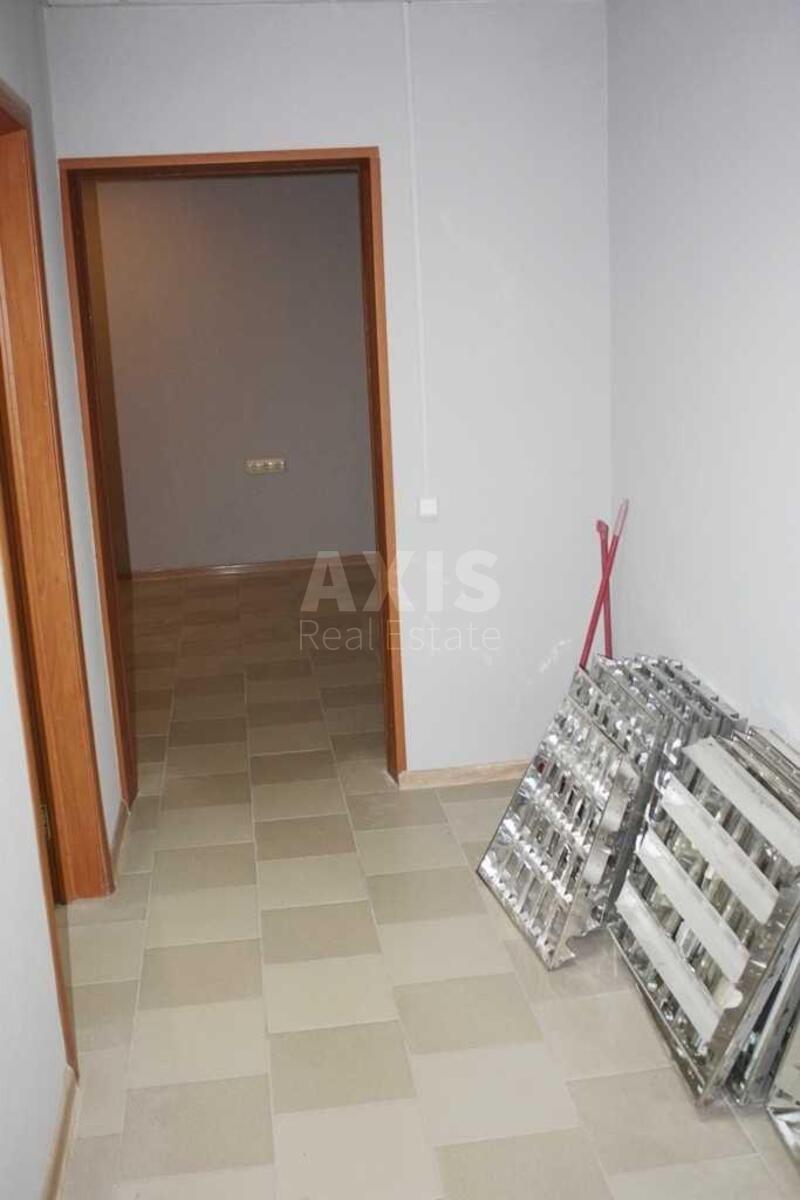 Trade object vul. Olevs'ka 7, 70m20