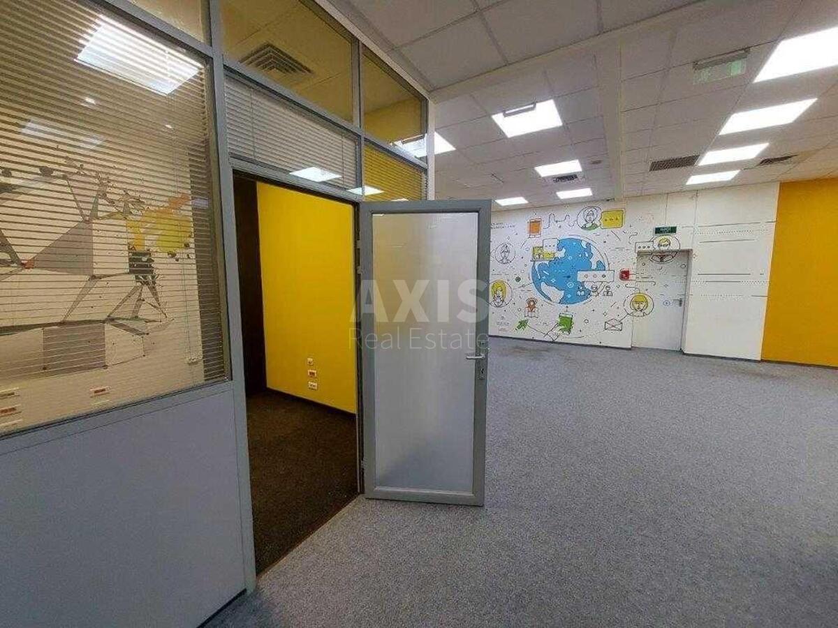 Office vul. Kyrylivs'ka 19, 580m28