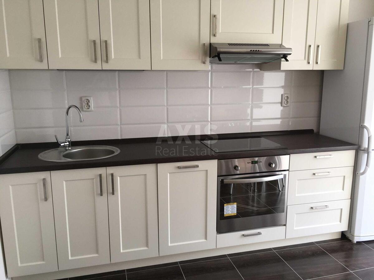 2k apartment vul. Dragomyrova Myhajla 23