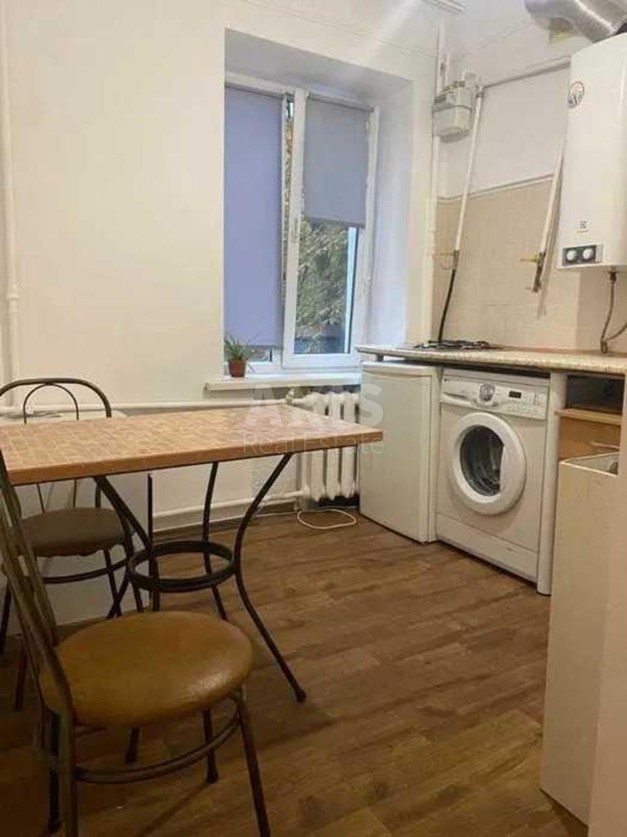 1k apartment vul. Lavrs'ka 83