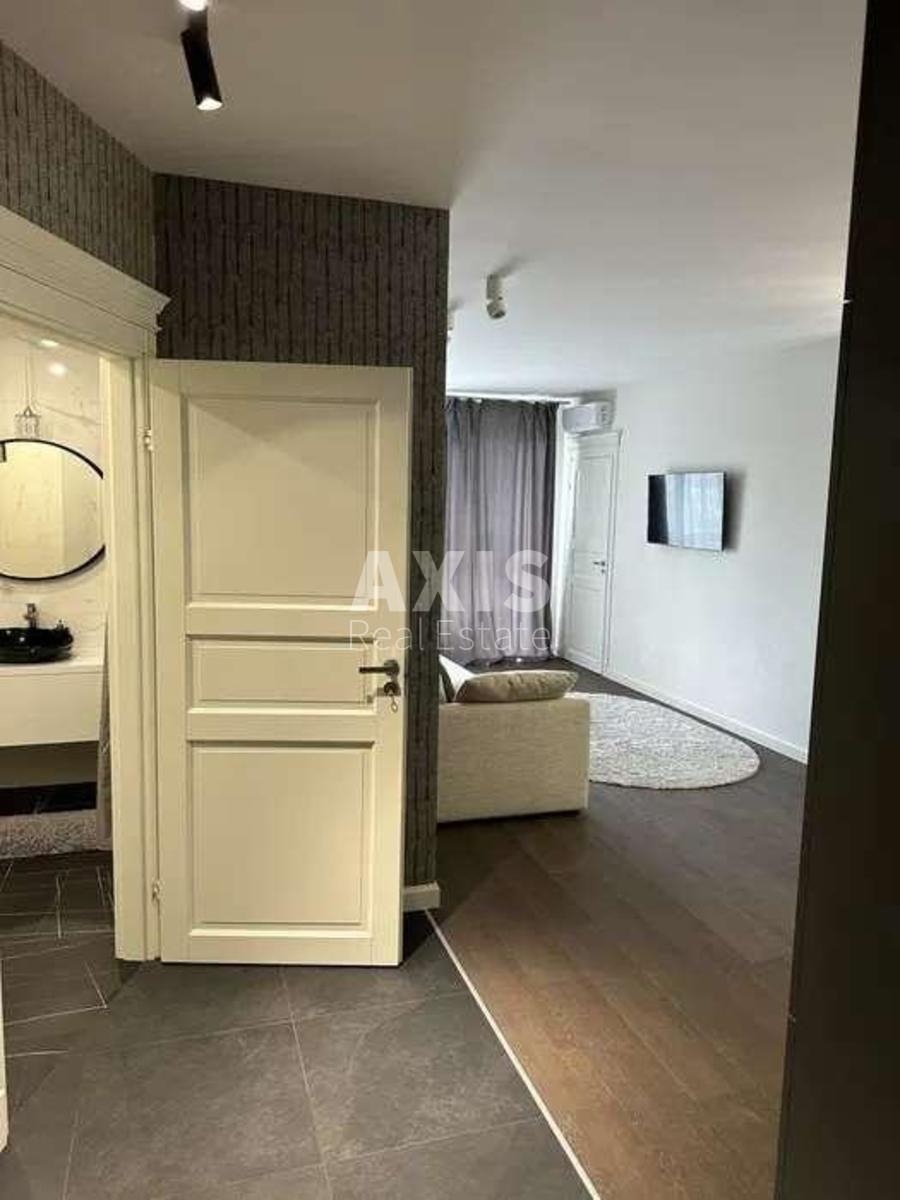 2k apartment vul. Lypkivs'kogo Vasylja Mytropolyta 16В6