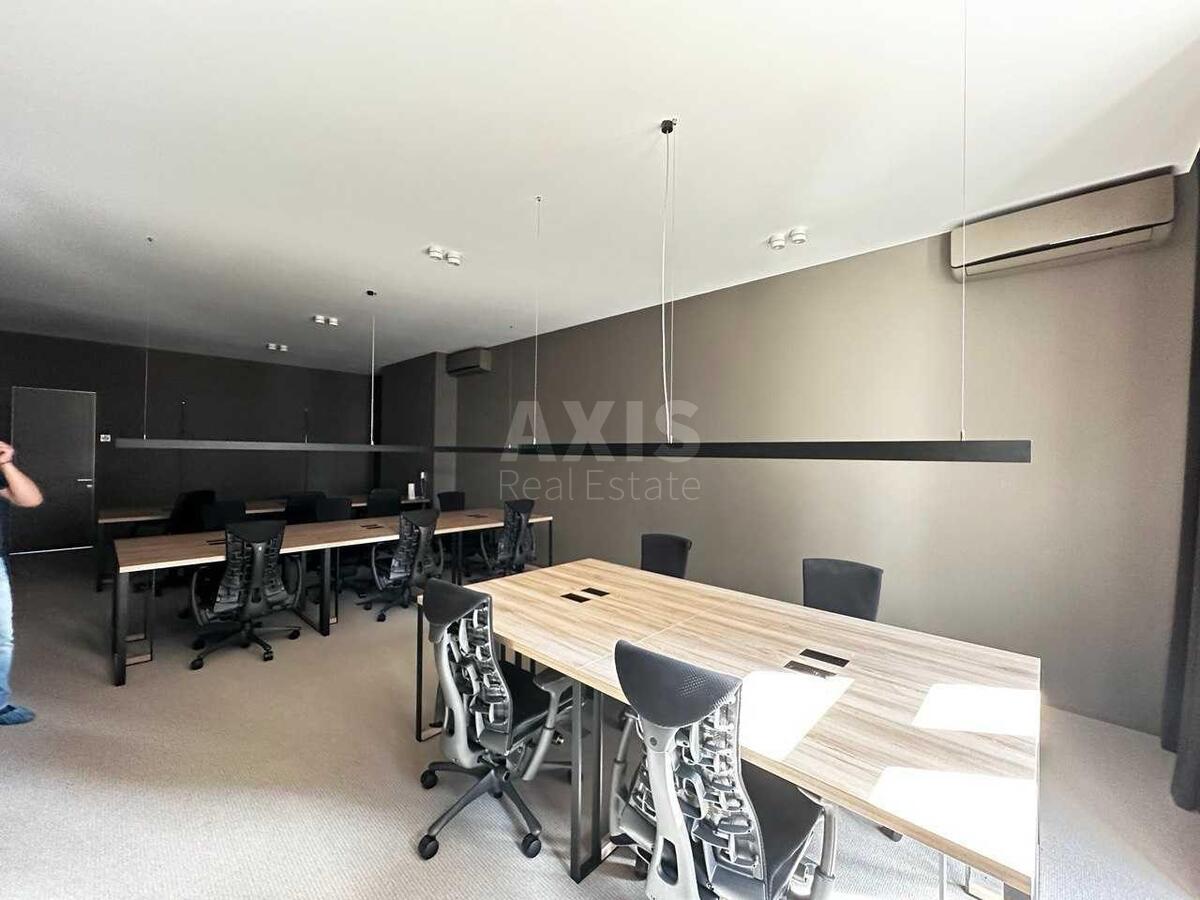Office vul. Zvirynec'ka 59, 720m21