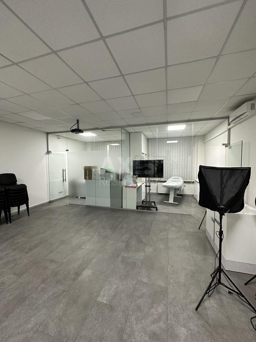Office vul. Jevgena Konoval'cja 36В, 200m20