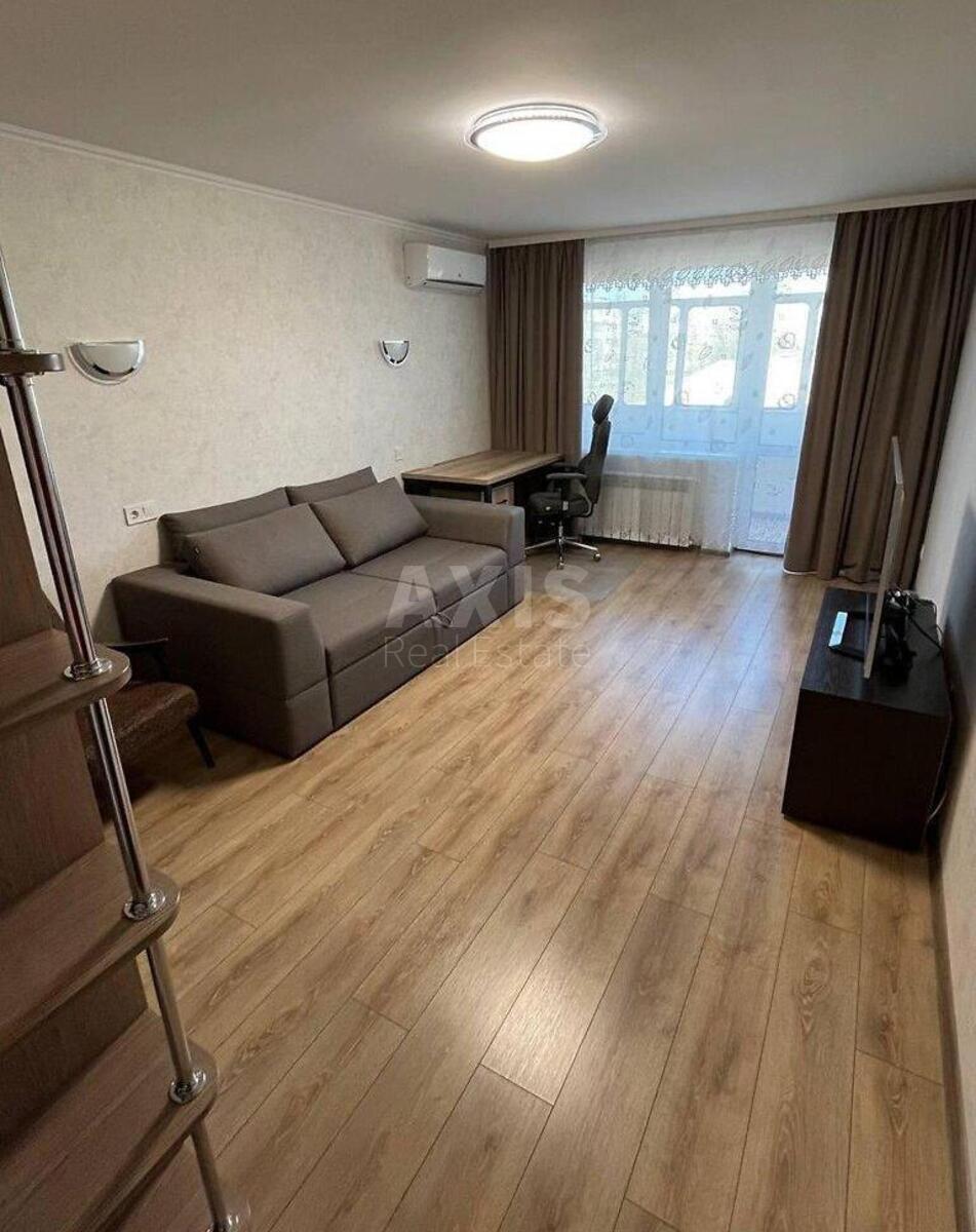 1k apartment vul. Ches'ka 6568064
