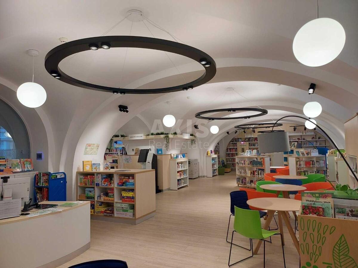 Office vul. Lavrs'ka 10/12, 420m24