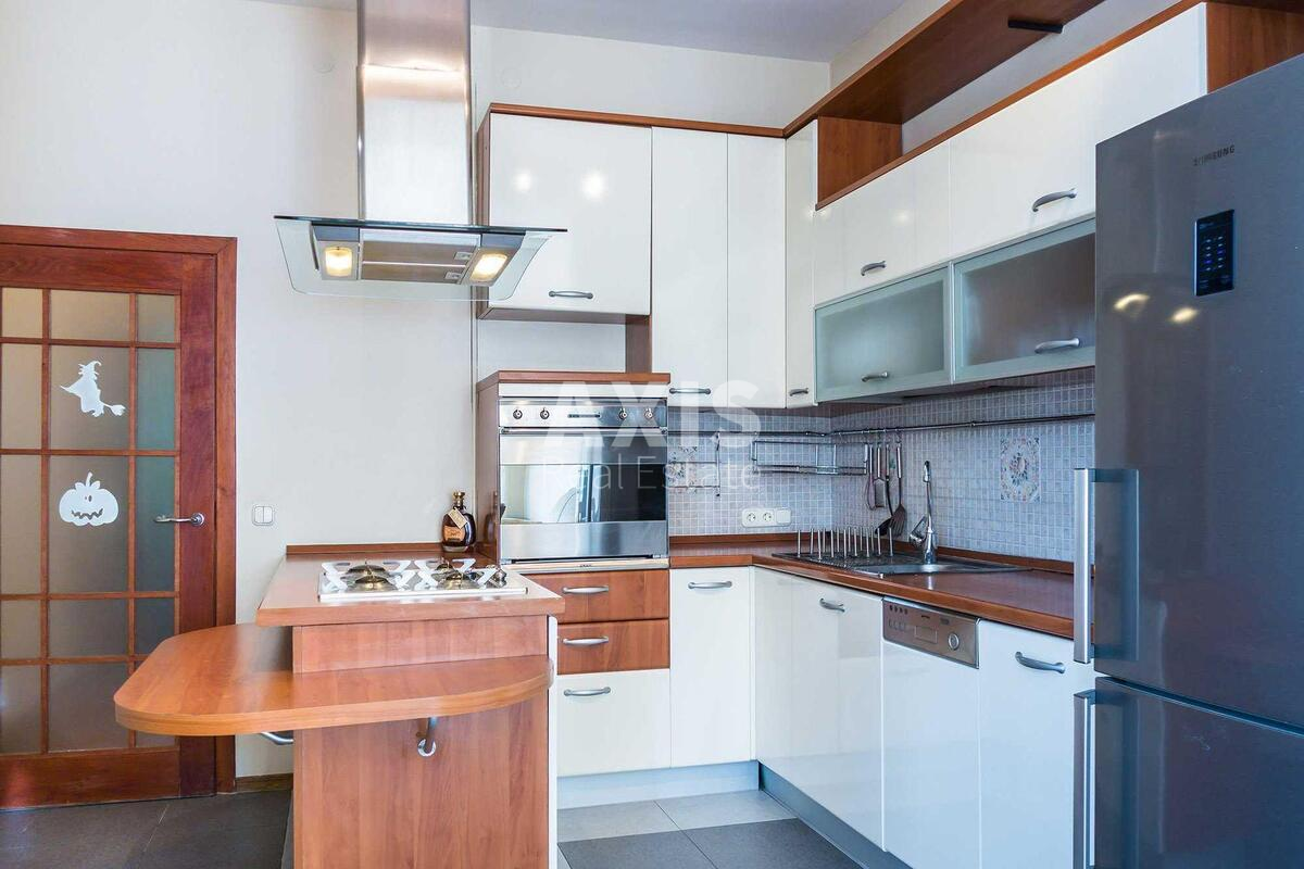 4k apartment vul. Sofii'vs'ka 16/169