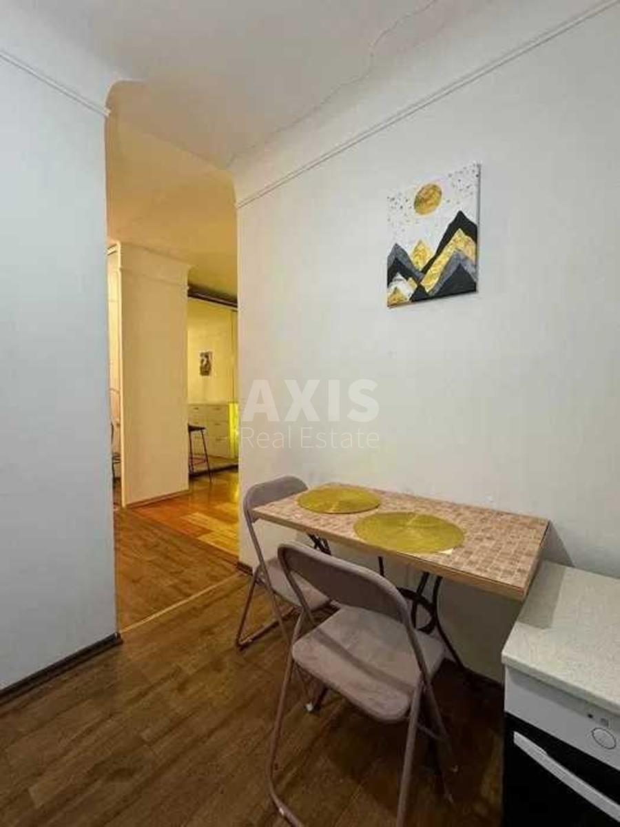 1k apartment vul. Lavrs'ka 84