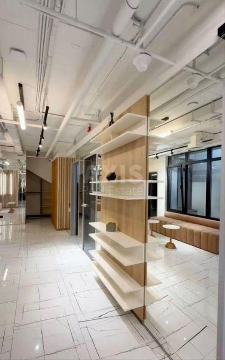 Office nab. Dniprovs'ka 11, 120m20