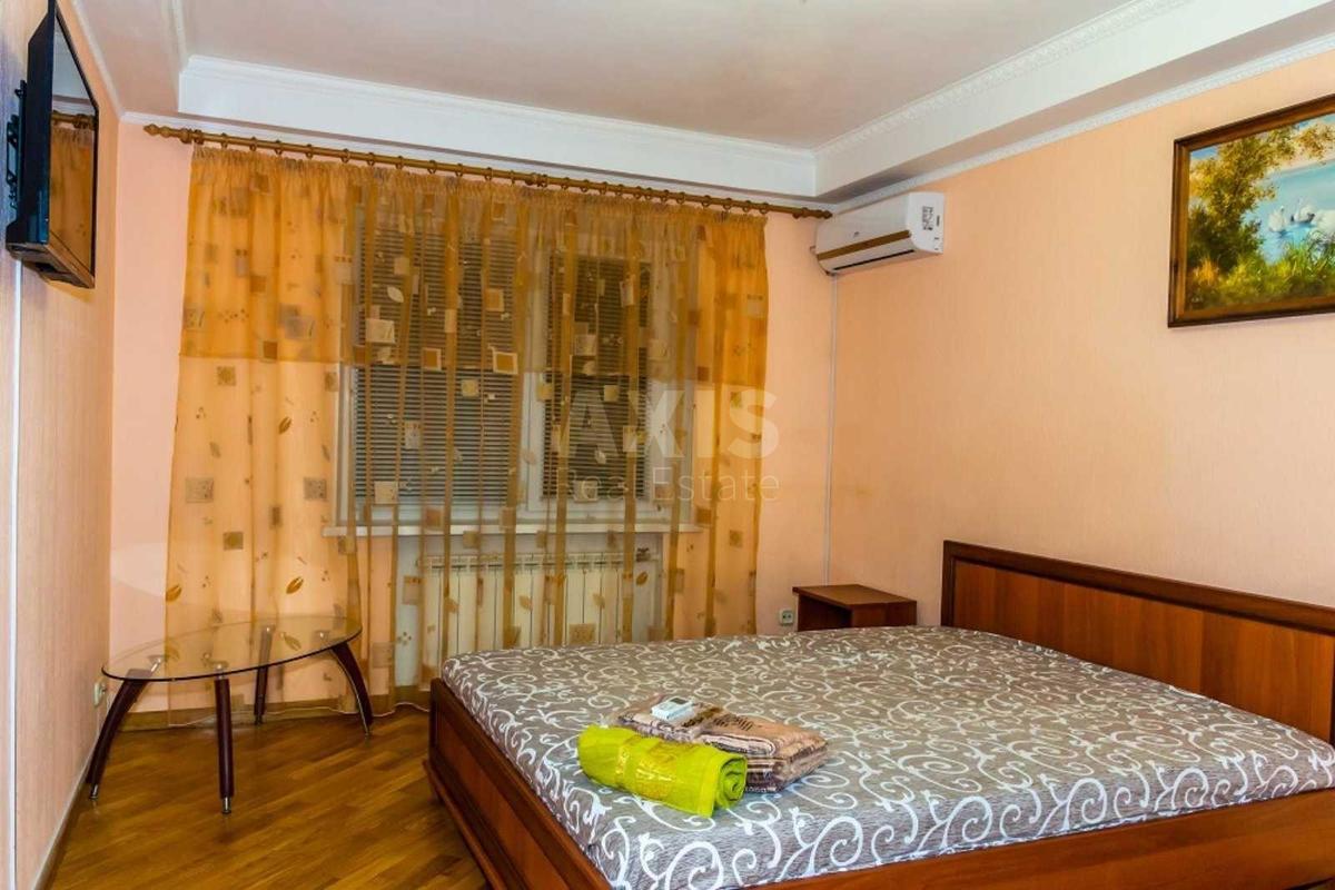 2k apartment vul. Oleksandra Arhypenka 44
