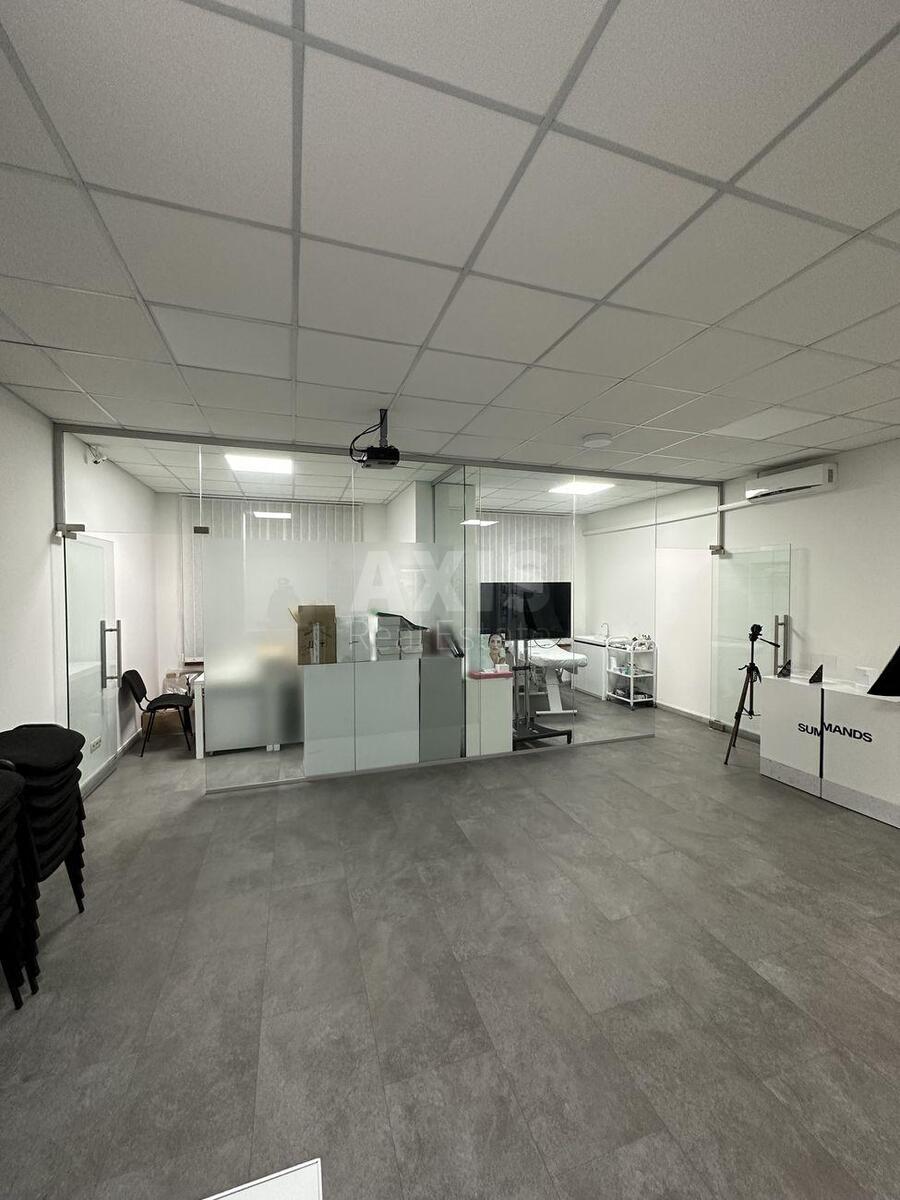 Office vul. Jevgena Konoval'cja 36В, 200m21