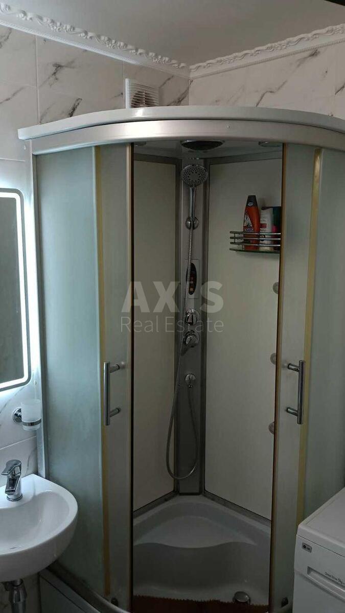 1k apartment vul. Chervonopil's'ka 165