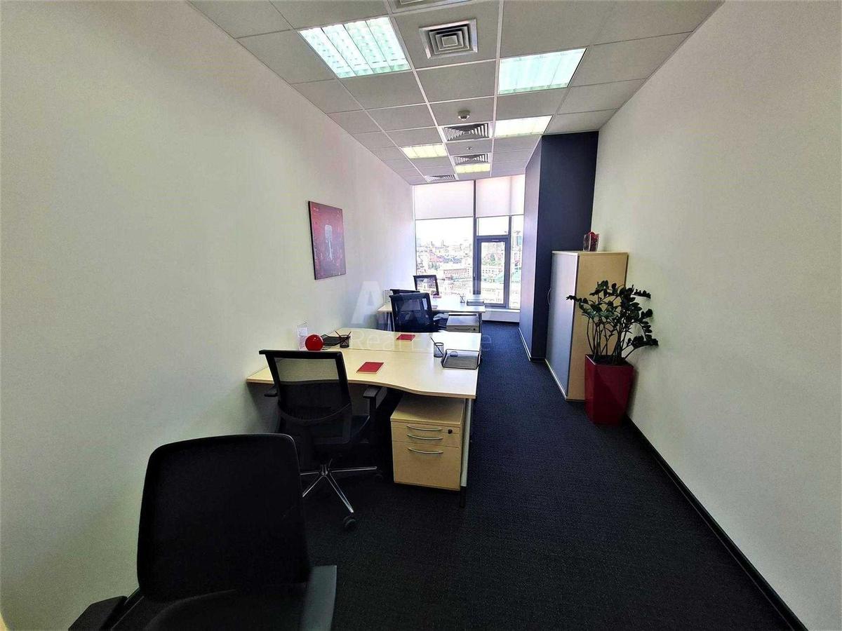 Office bul. Druzhby Narodiv 14/16, 210m2