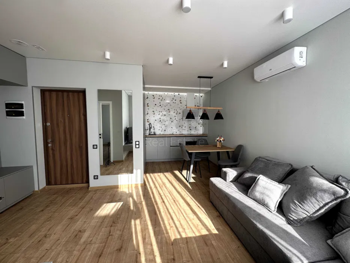 1k apartment pr-t Yevropeyskoho Soyuzu 19248730