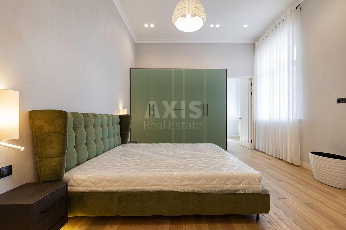 4k apartment vul. Volodymyrs'ka 8110