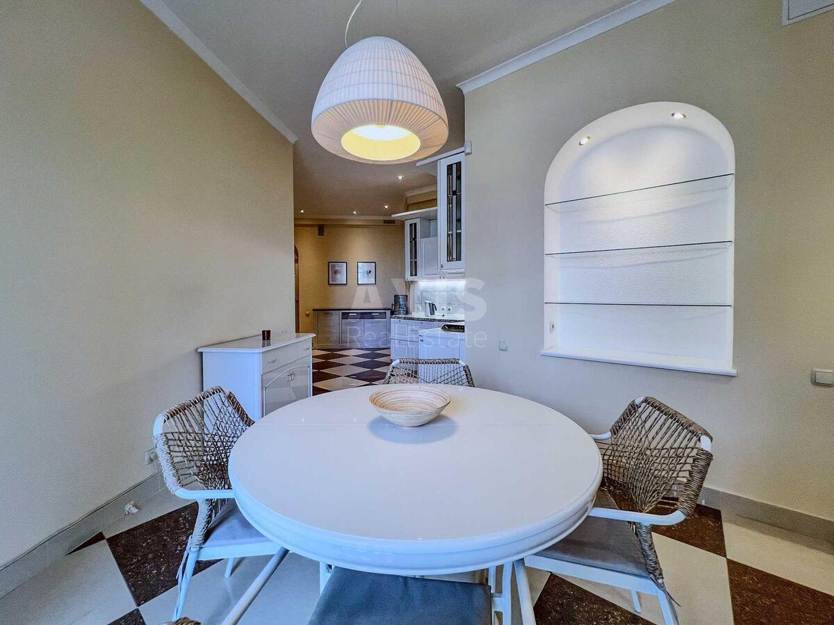 4k apartment vul. Ljuterans'ka 28/191