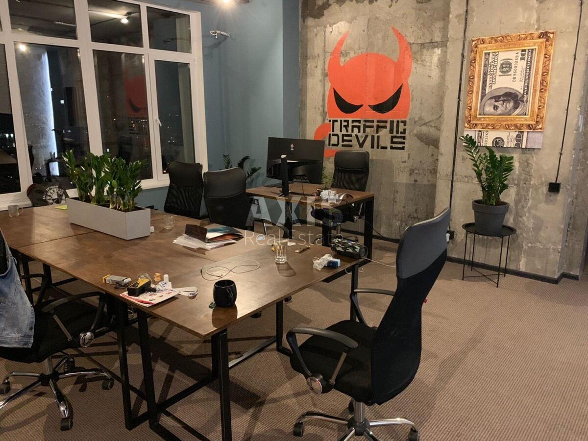 Office vul. Jevgena Konoval'cja 44А, 164m2557790