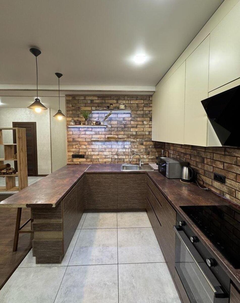 2k apartment vul. Glybochyc'ka 13/30