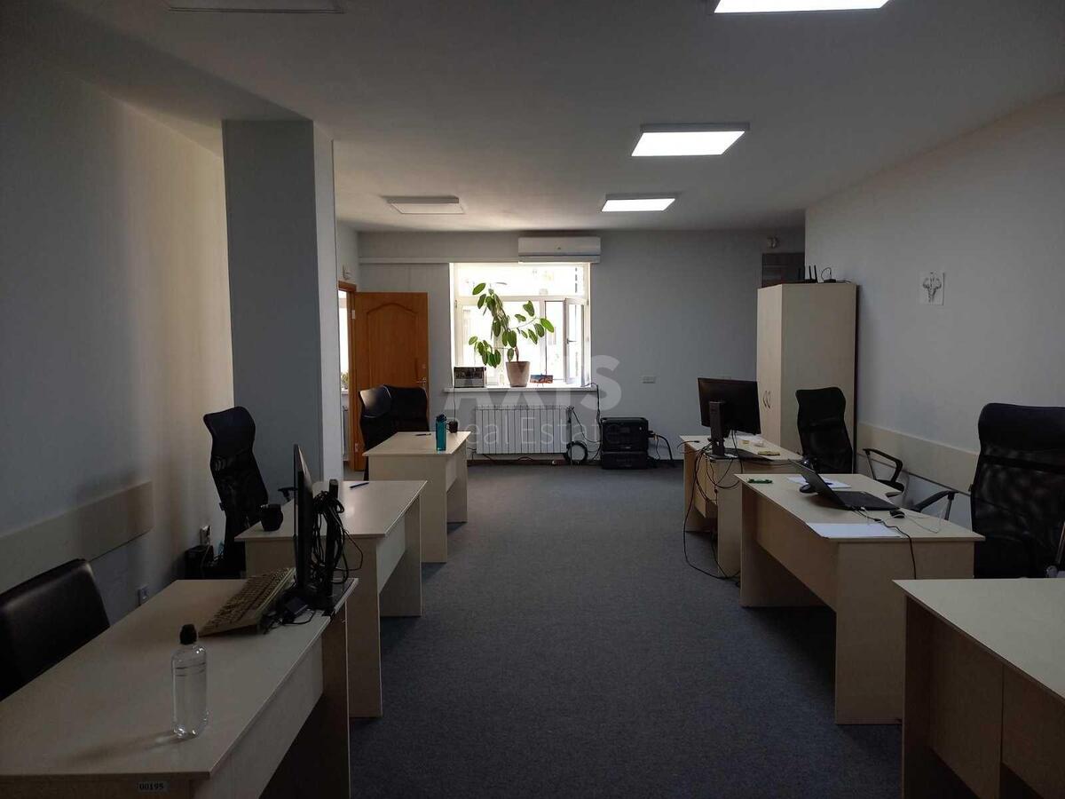 Office prov. Jaroslavs'kyj 7/9, 155m24