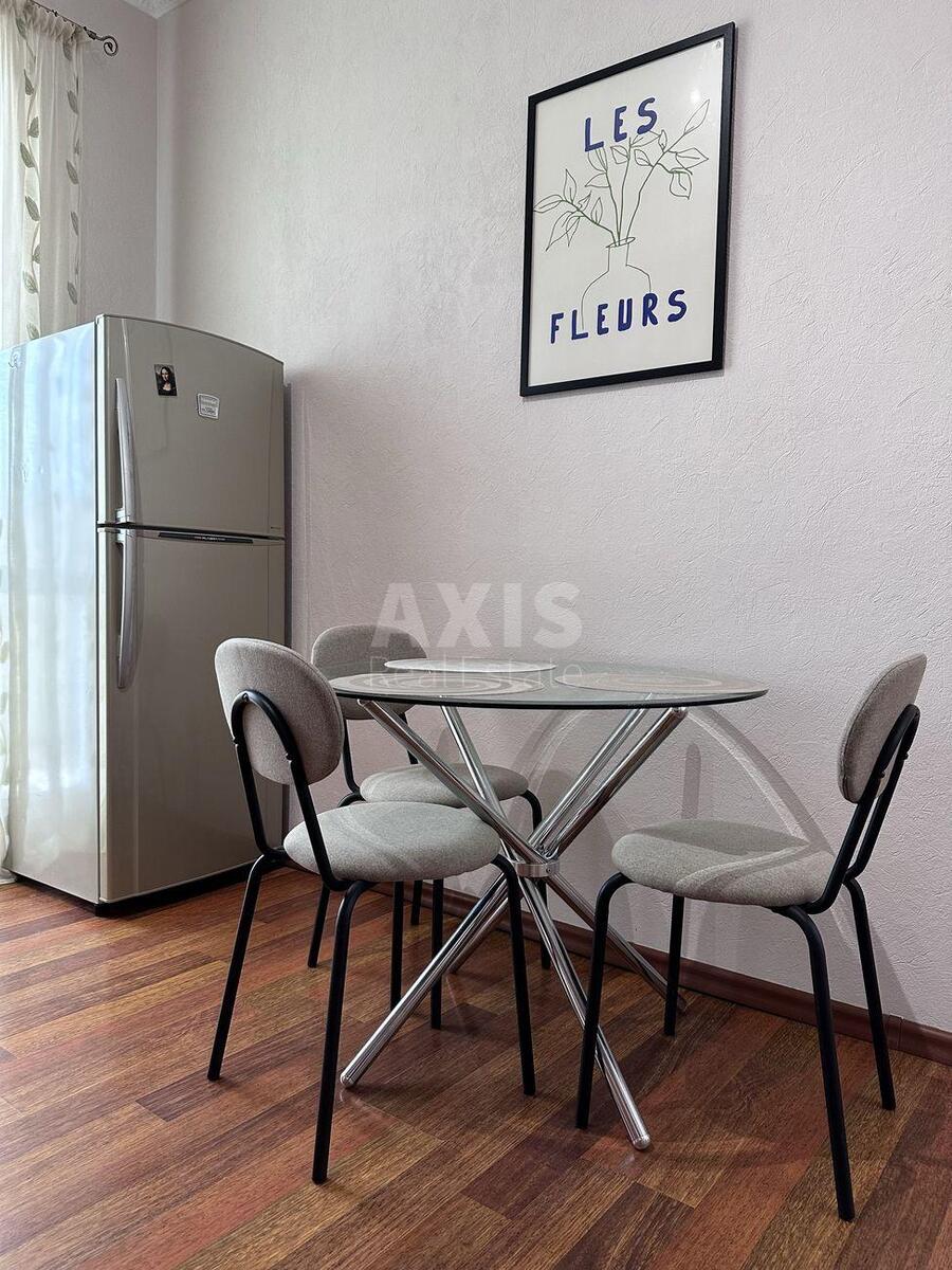 2k apartment vul. Saksagans'kogo 1210