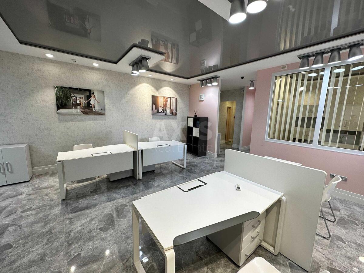 Офис ул. Евгения Коновальца 32Б, 70м21