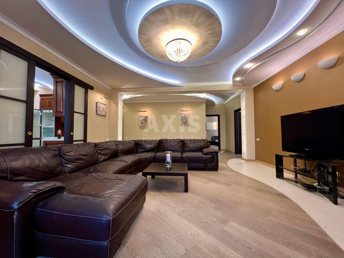 3k apartment vul. Jevgena Konoval'cja 32Г1
