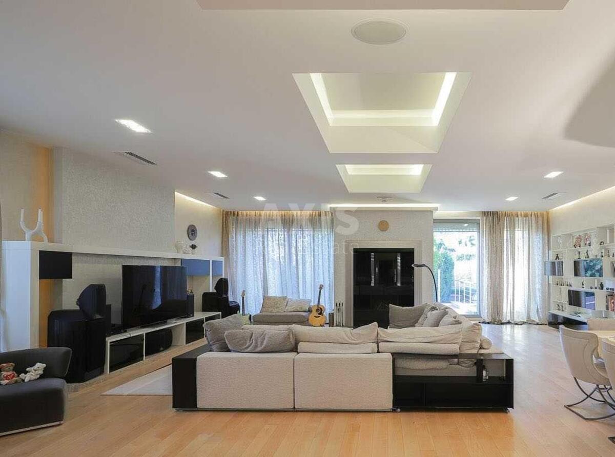 House prov. Snizhnjans'kyj, 640m2, Kyiv city