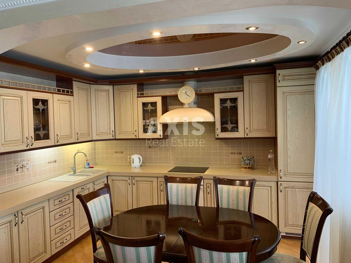 4k apartment vul. Knjazhyj Zaton 21