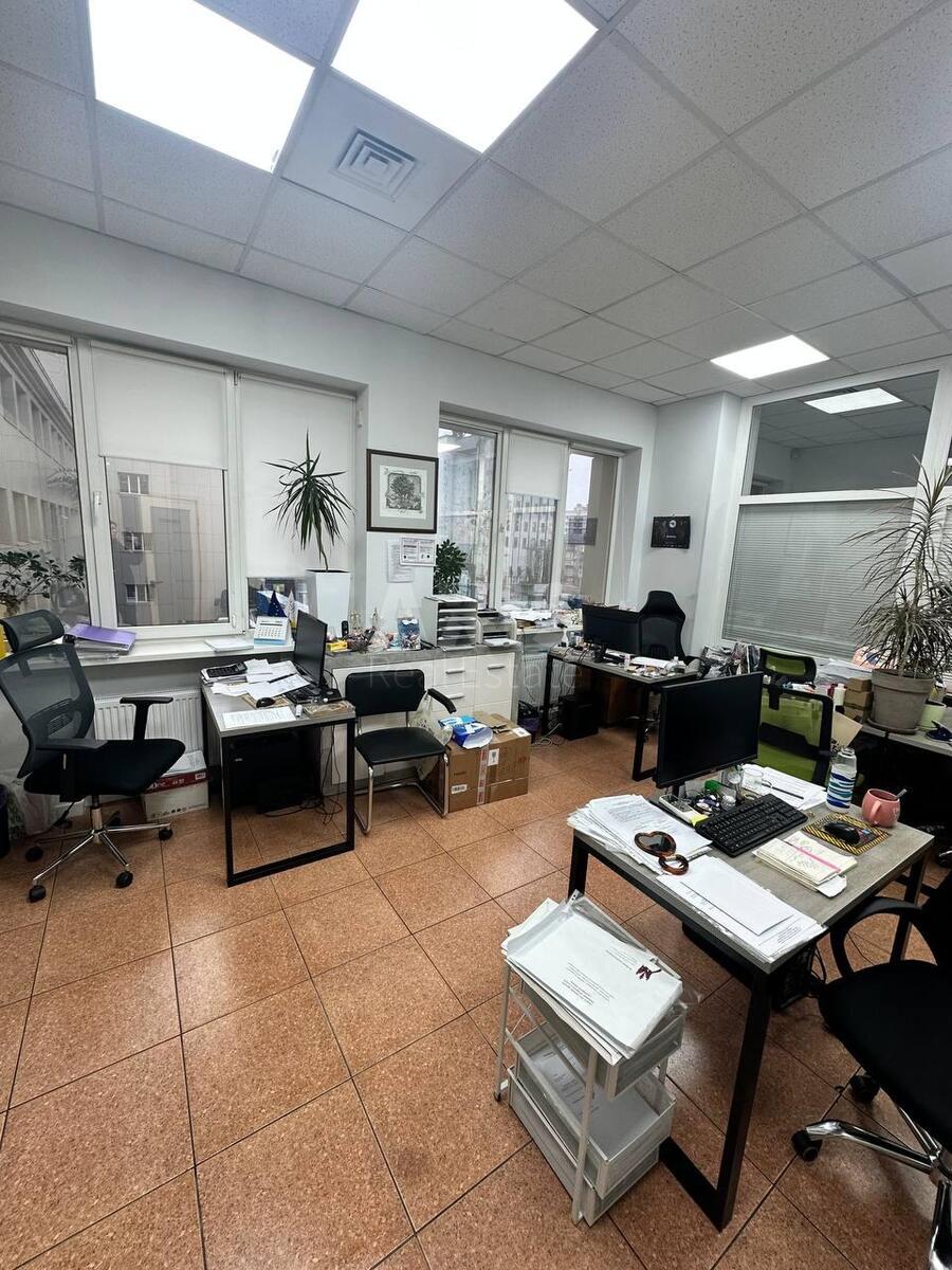 Office vul. Verhnij Val 72, 35m2