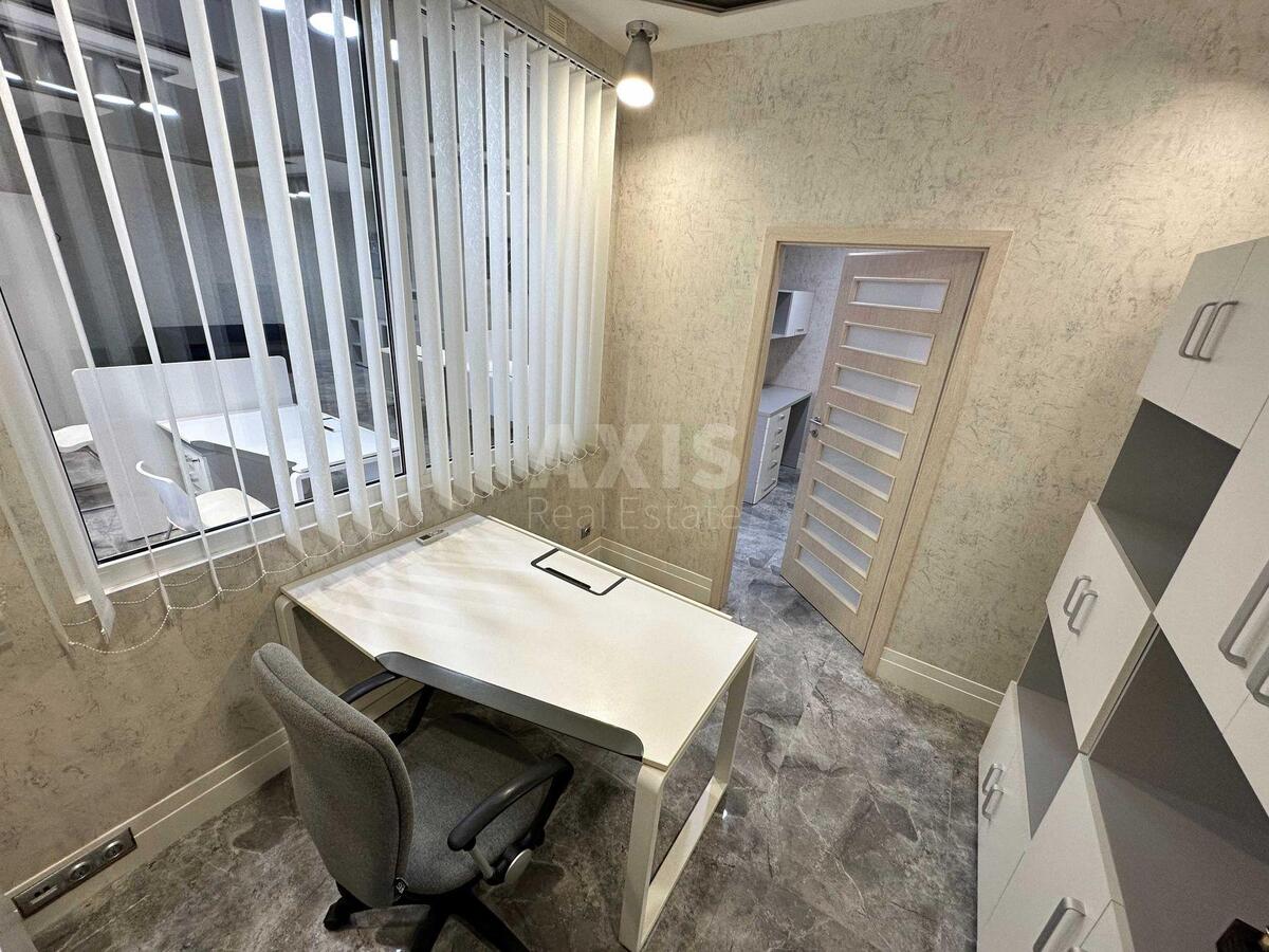 Офис ул. Евгения Коновальца 32Б, 70м22