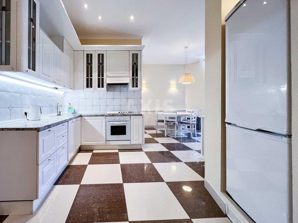 4k apartment vul. Ljuterans'ka 28/190