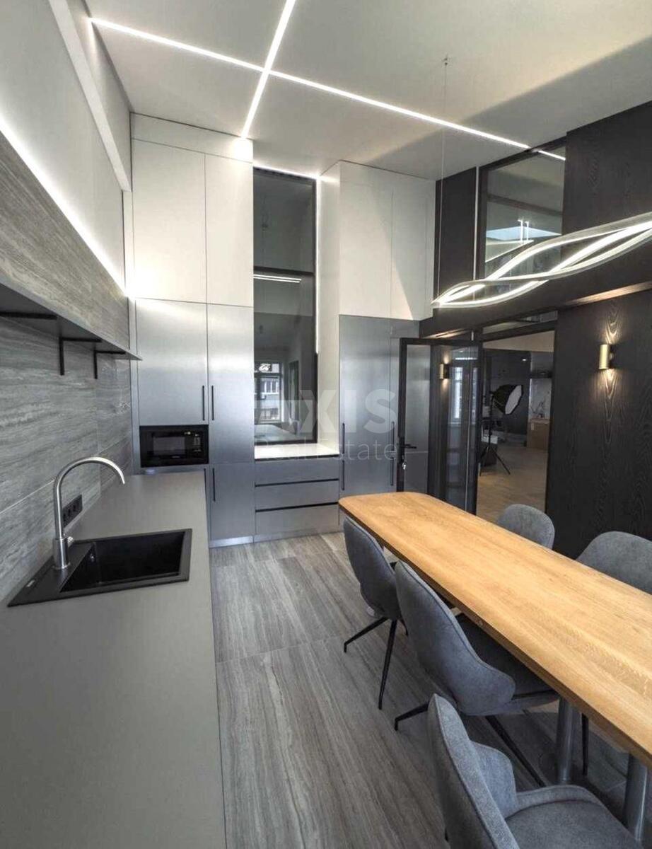 Office vul. Panasa Myrnogo 8, 170m26