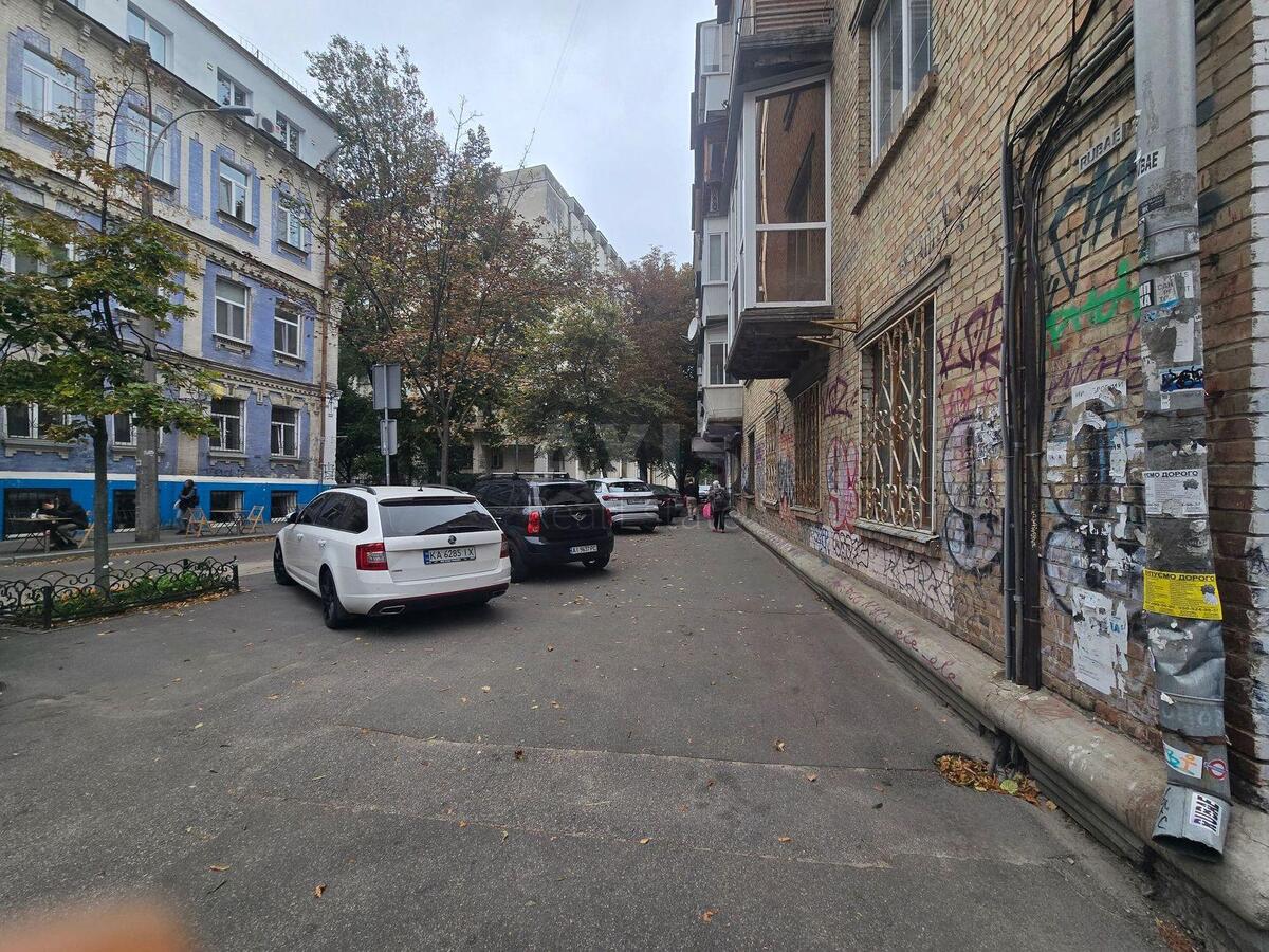 Об'єкт торгівлі вул. Гончара Олеся 6, 330м2609001