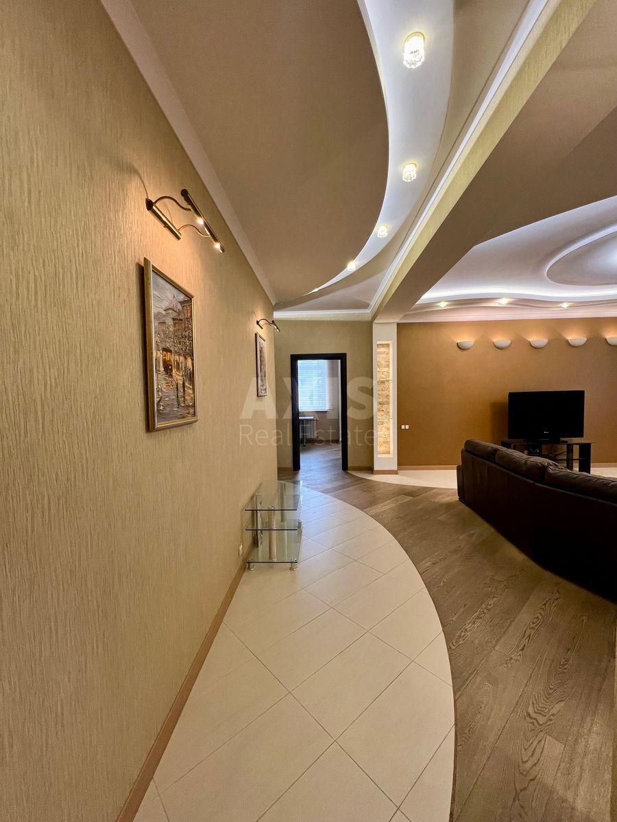 3k apartment vul. Jevgena Konoval'cja 32Г2