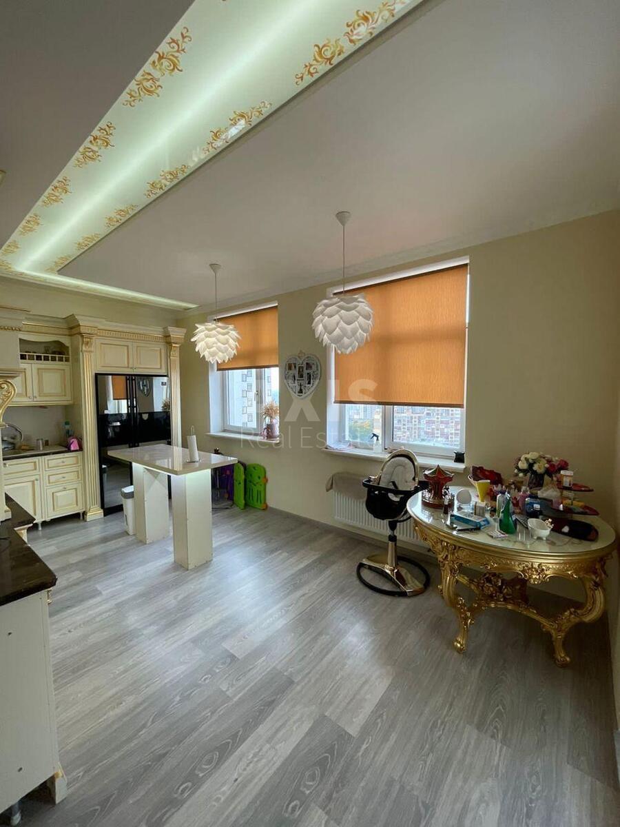 4k apartment vul. Jevgena Konoval'cja 44А571908