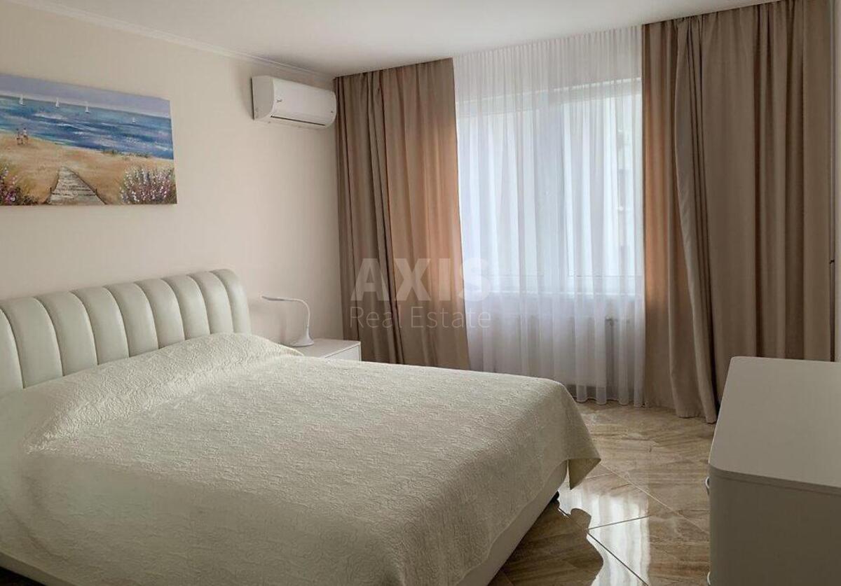 2k apartment vul. Yulia Zdanovska 34А3