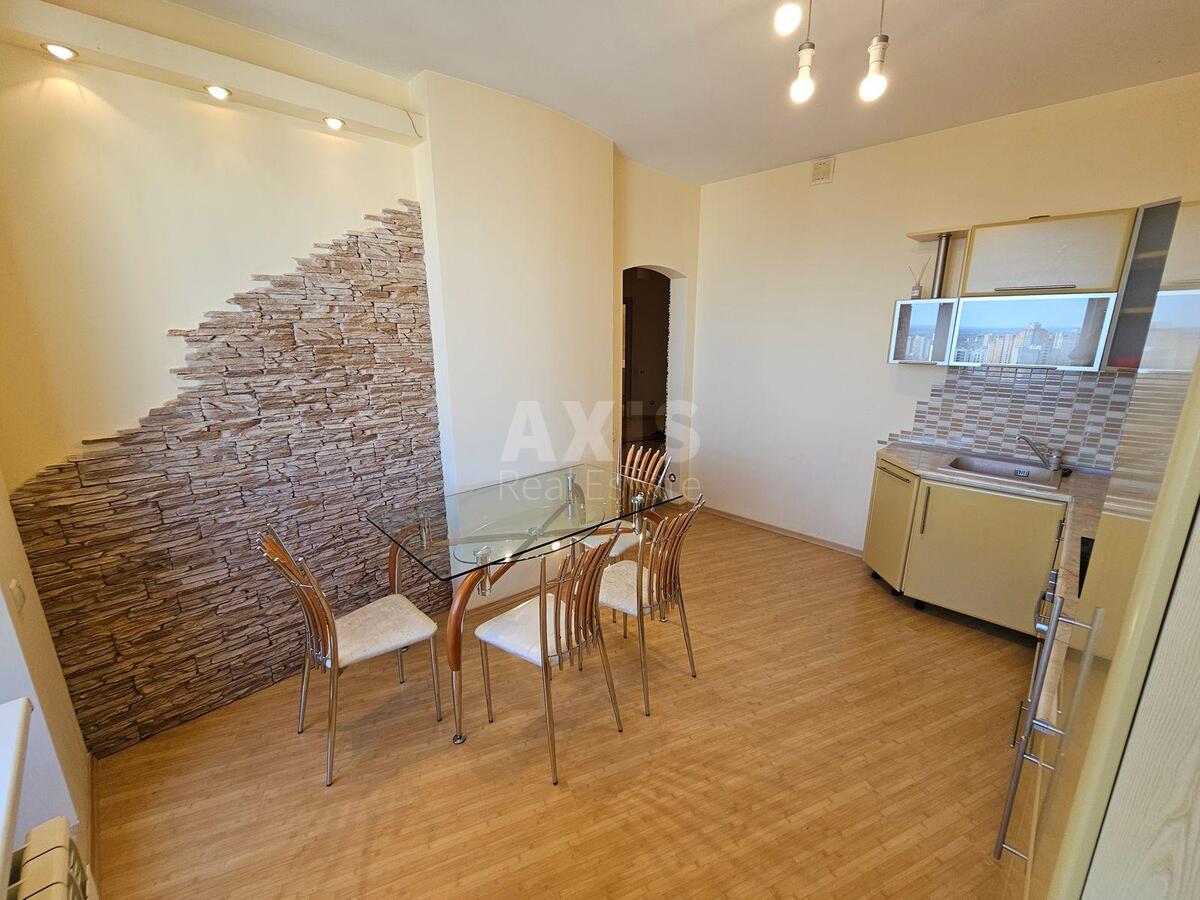 1k apartment vul. Ahmatovoi' Anny 13Д3