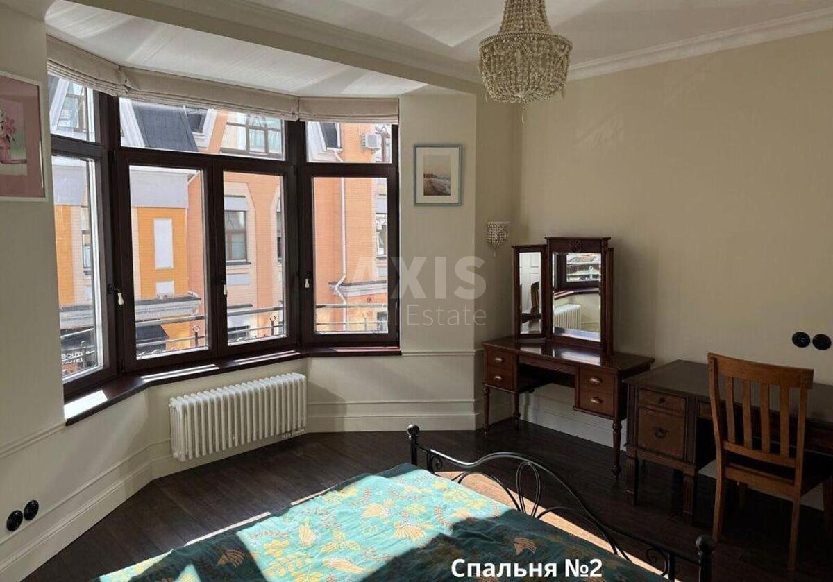 3k apartment vul. Vozdvyzhens'ka 9/1915