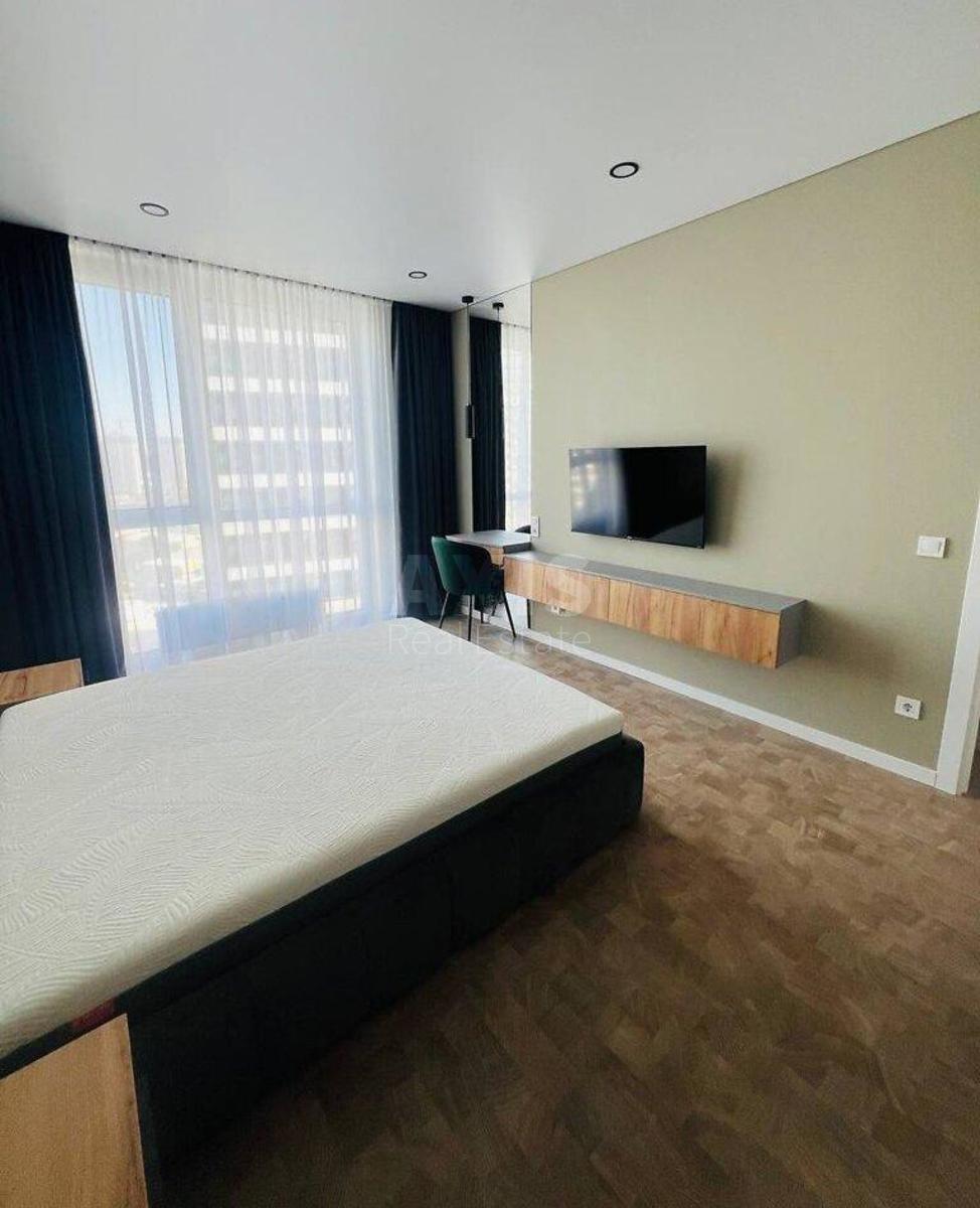 1k apartment nab. Dniprovs'ka 15421503