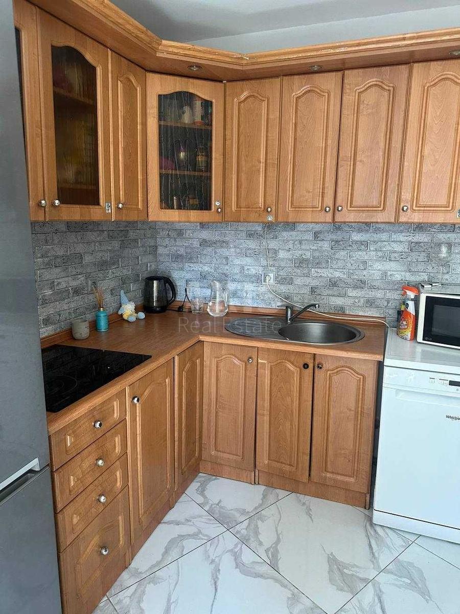 2k apartment vul. Bal'zaka Onore de 4А2