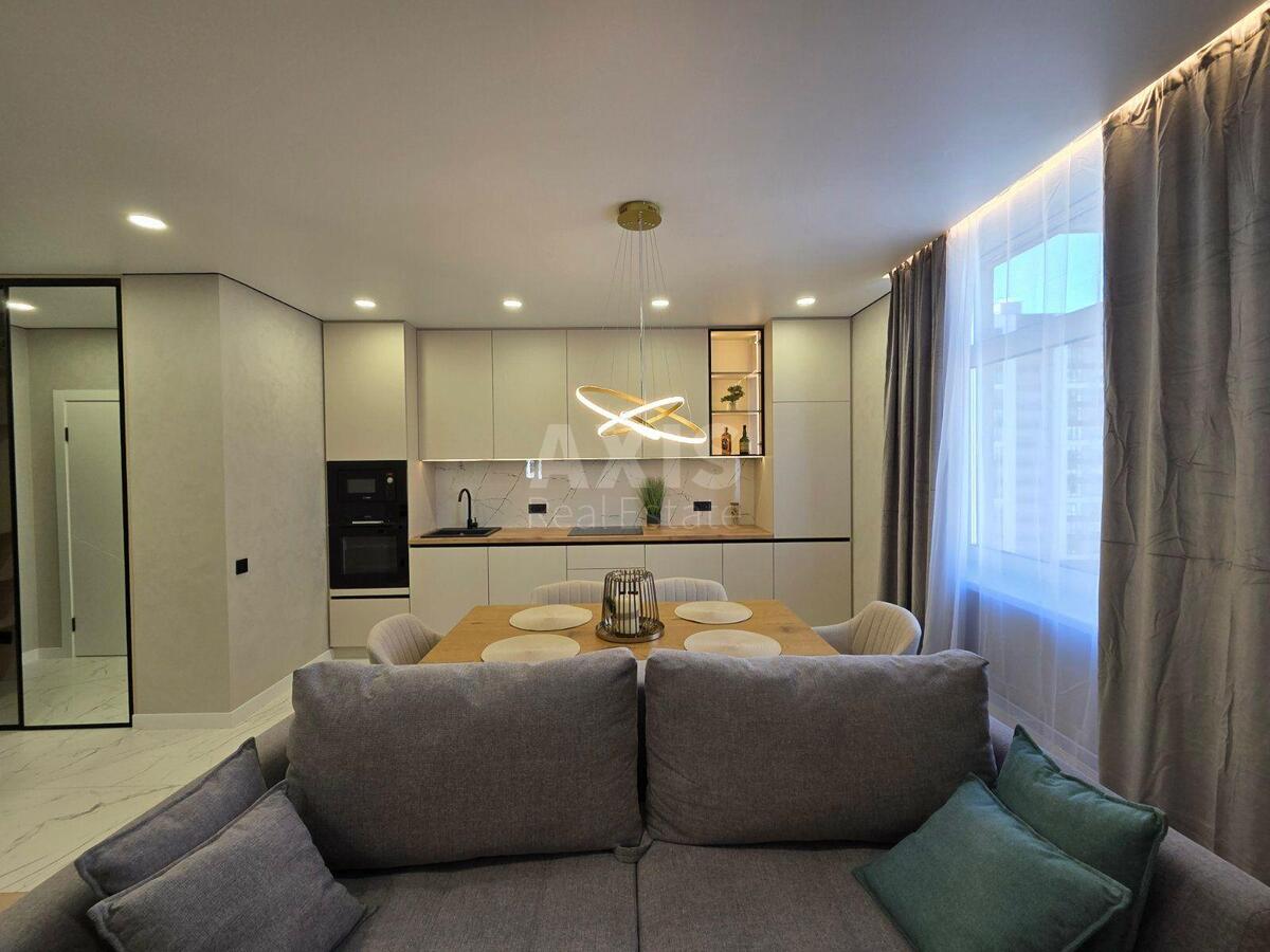 2k apartment vul. Rodyny Kristeriv 14Б2